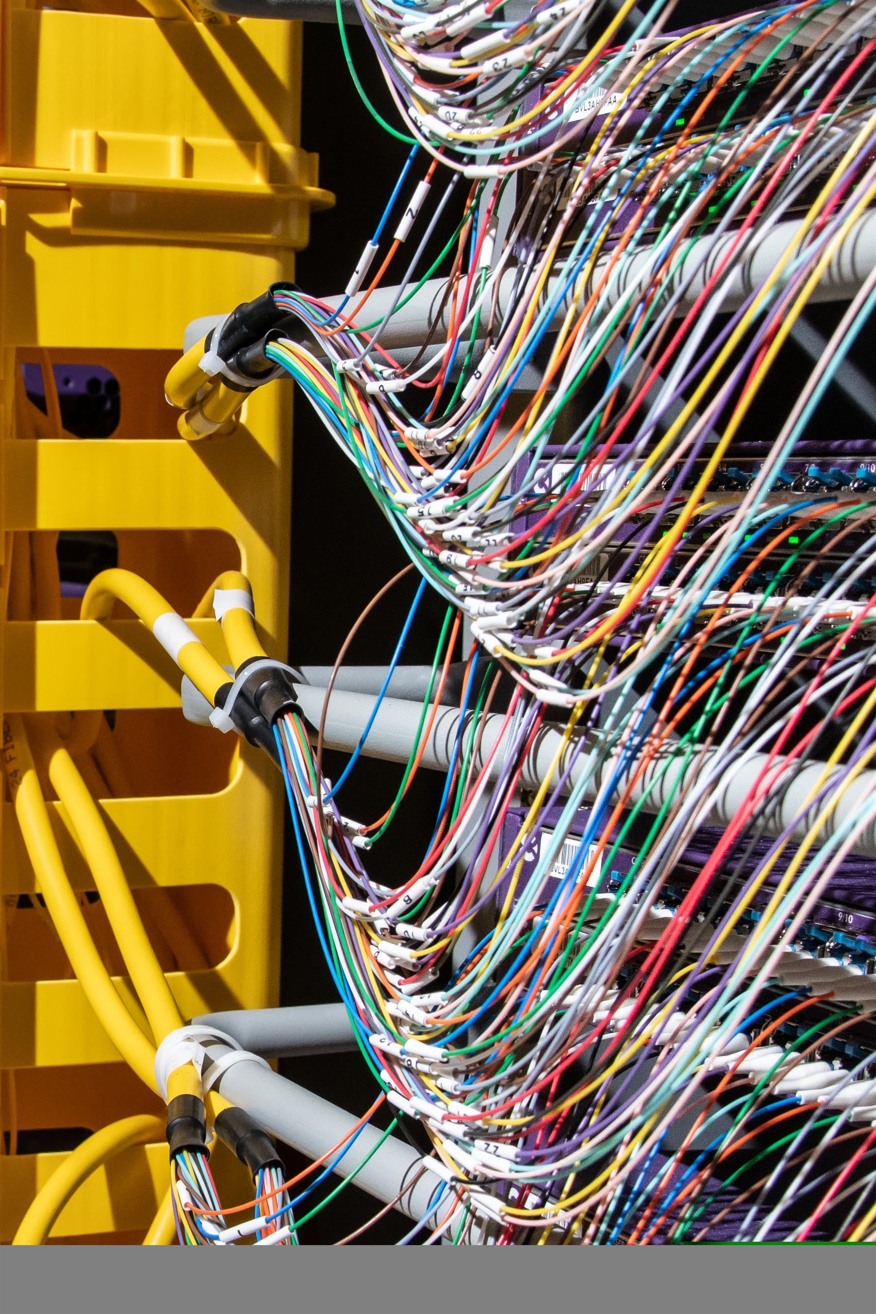 Technicien dans une salle reseau